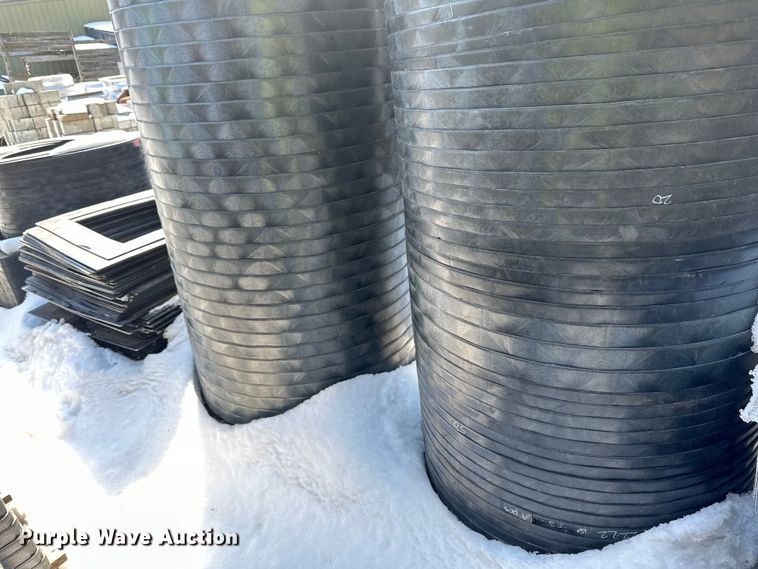 image for item DQ0672 Plastic risers