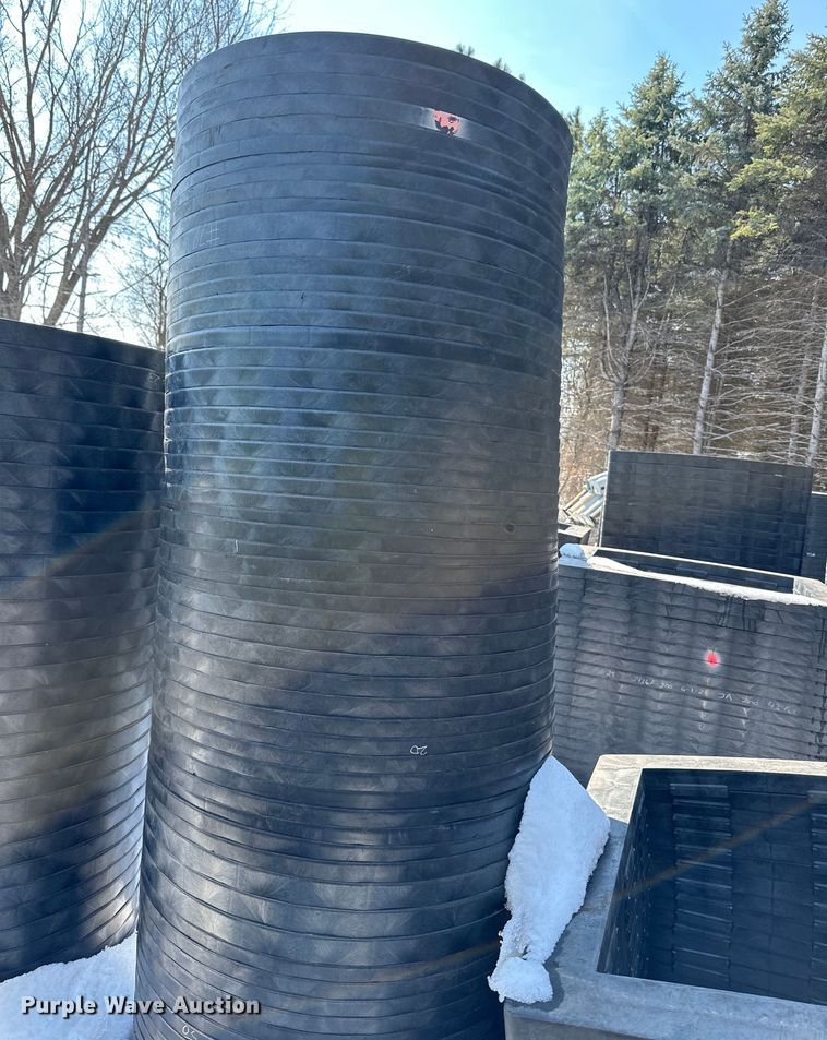 image for item DQ0672 Plastic risers