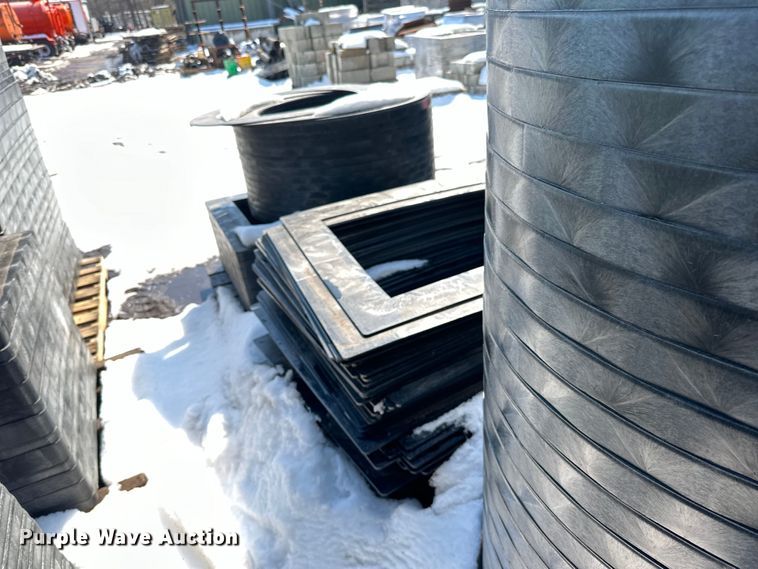 image for item DQ0672 Plastic risers