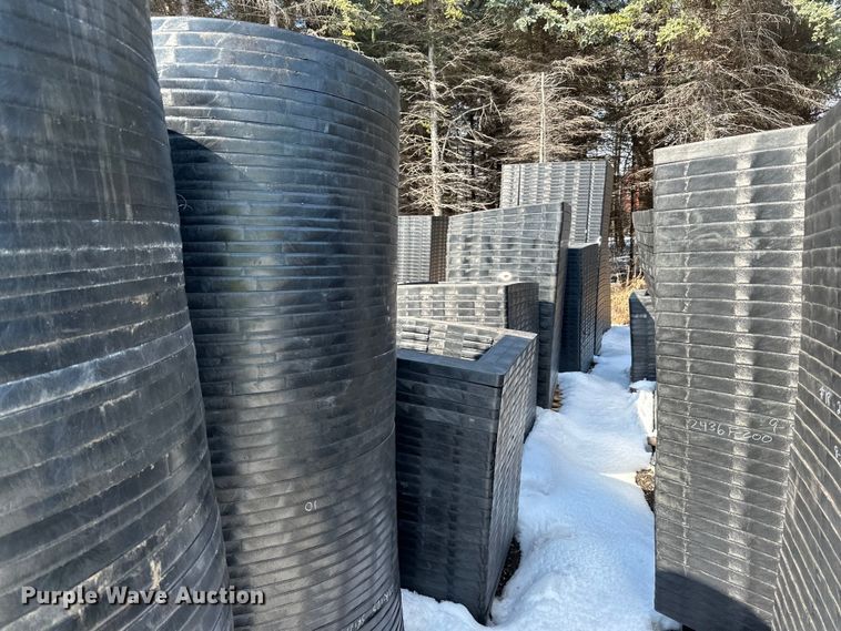 image for item DQ0672 Plastic risers