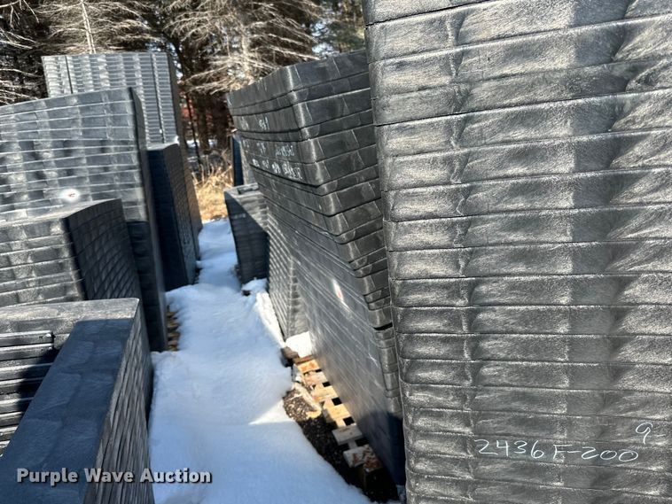 image for item DQ0672 Plastic risers