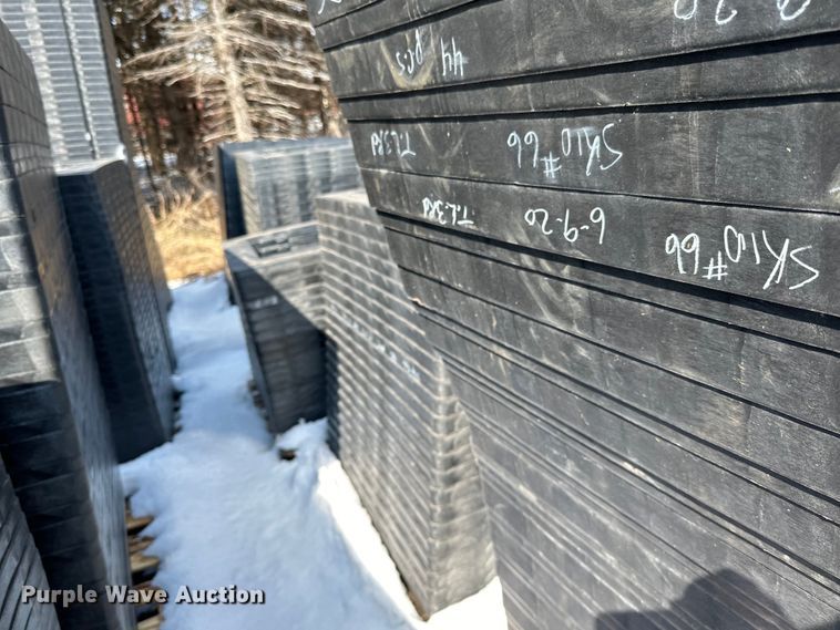 image for item DQ0672 Plastic risers