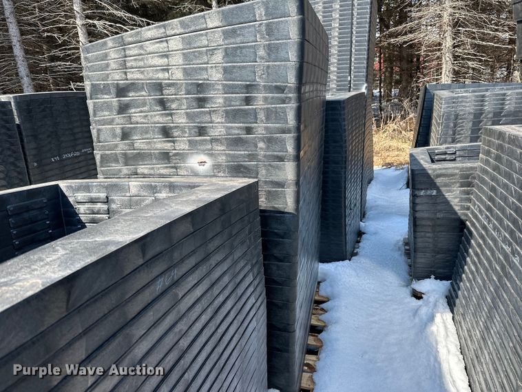 image for item DQ0672 Plastic risers