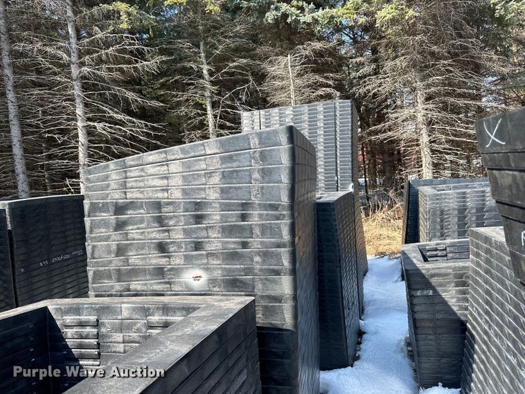 image for item DQ0672 Plastic risers