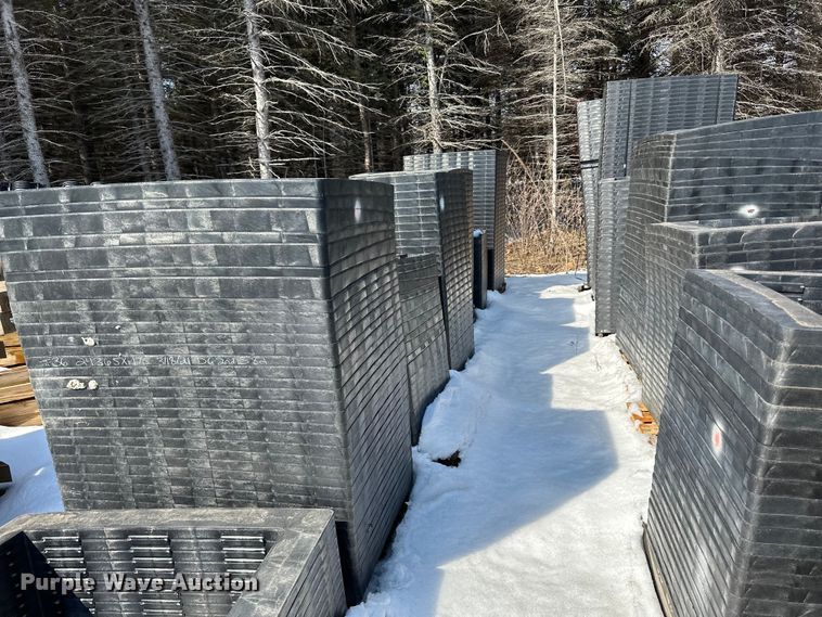 image for item DQ0672 Plastic risers