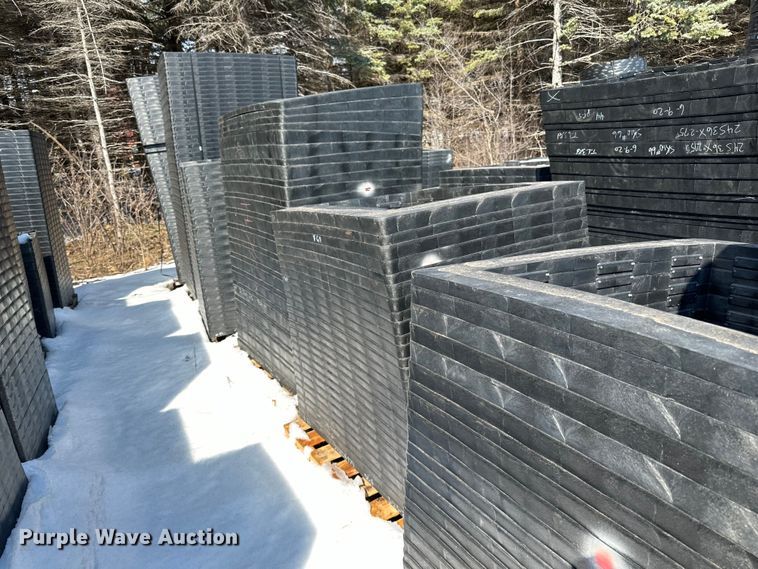 image for item DQ0672 Plastic risers