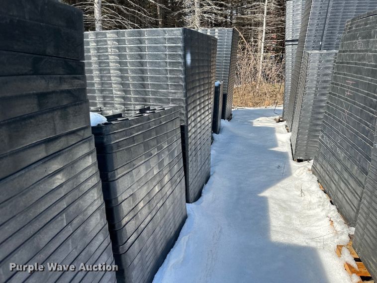 image for item DQ0672 Plastic risers