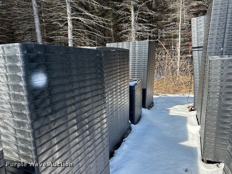 image for item DQ0672 Plastic risers