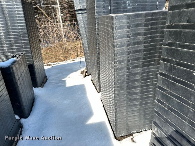 image for item DQ0672 Plastic risers