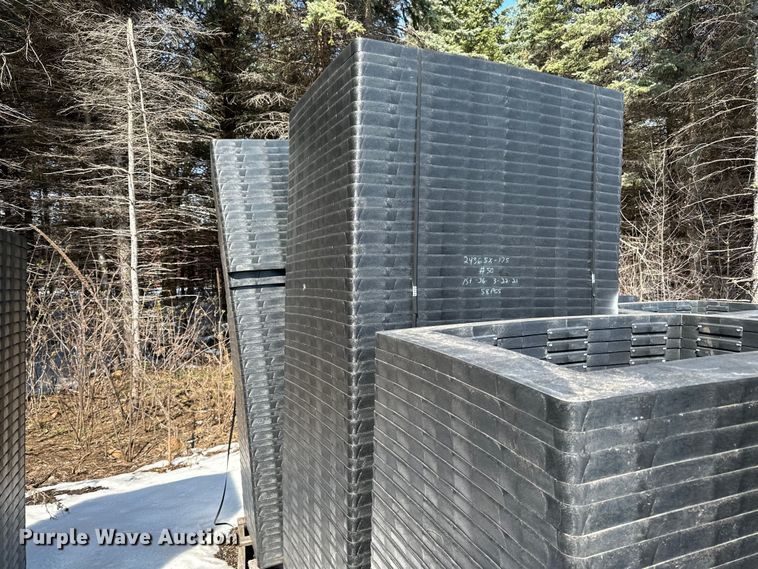 image for item DQ0672 Plastic risers