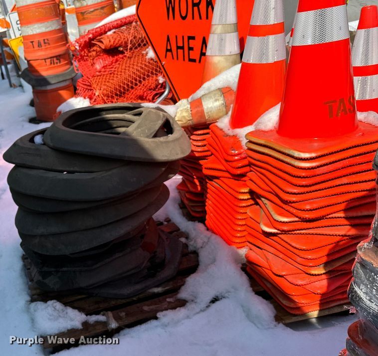 image for item DQ0675 Road safety equipment