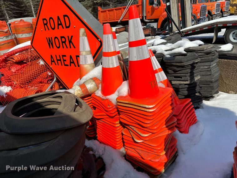 image for item DQ0675 Road safety equipment