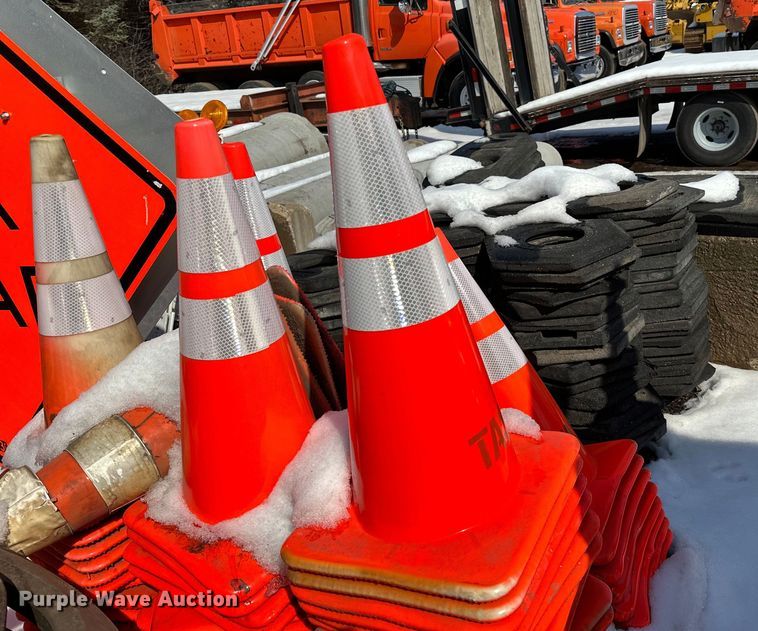 image for item DQ0675 Road safety equipment