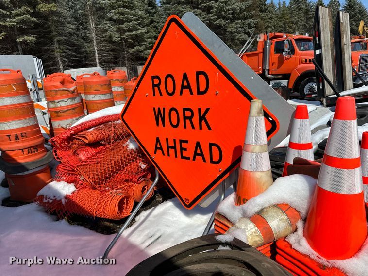 image for item DQ0675 Road safety equipment