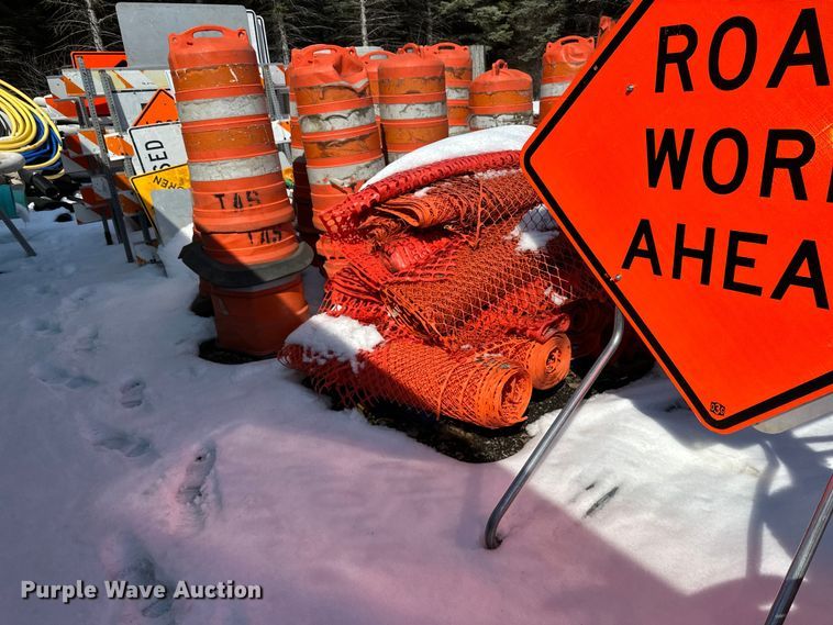 image for item DQ0675 Road safety equipment