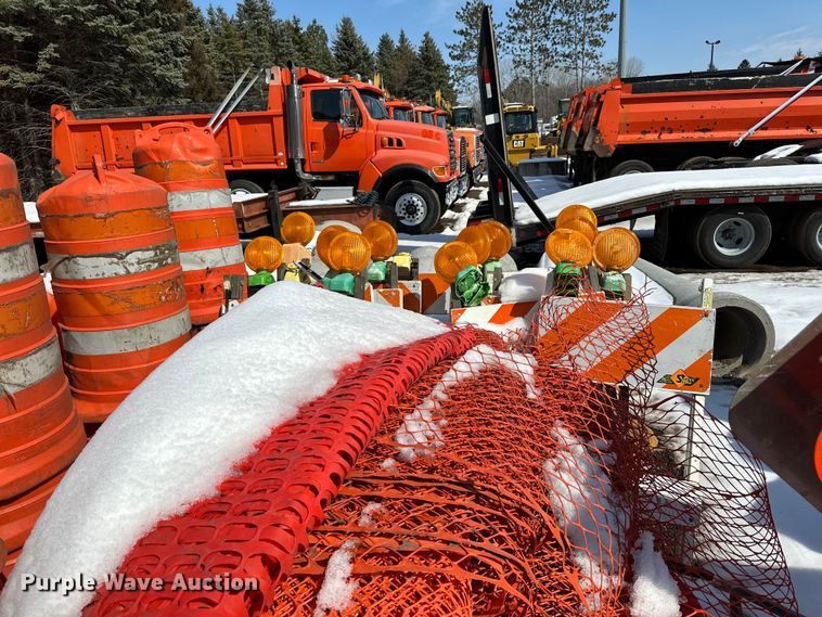 image for item DQ0675 Road safety equipment