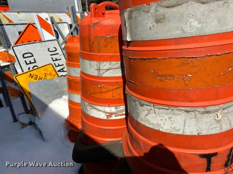 image for item DQ0675 Road safety equipment