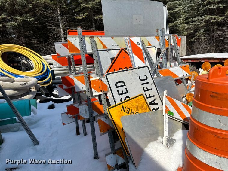 image for item DQ0675 Road safety equipment