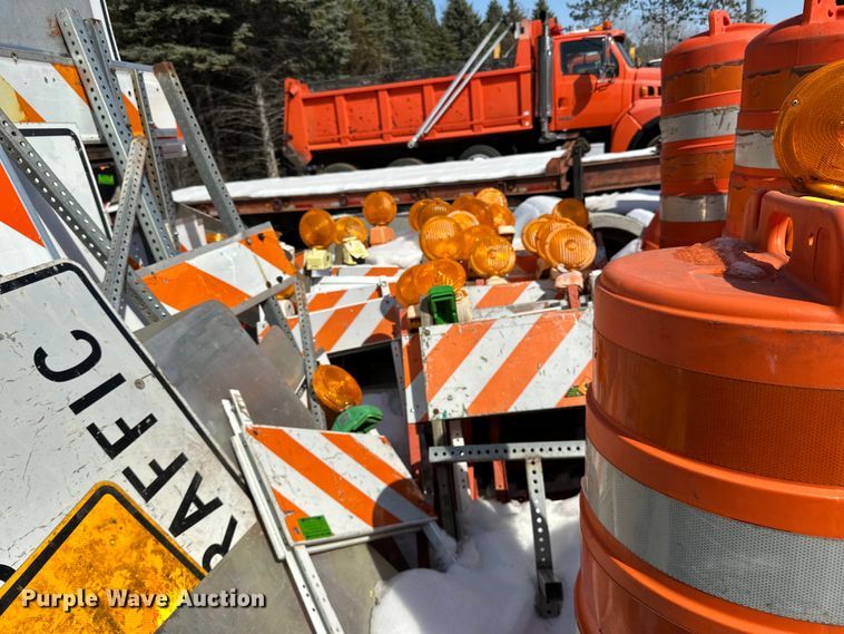 image for item DQ0675 Road safety equipment