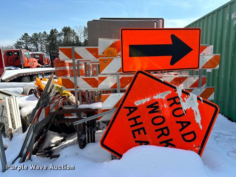 image for item DQ0675 Road safety equipment