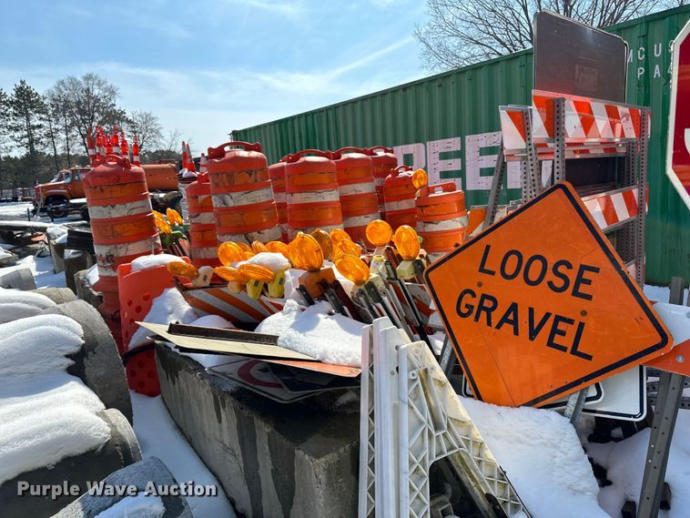 image for item DQ0675 Road safety equipment