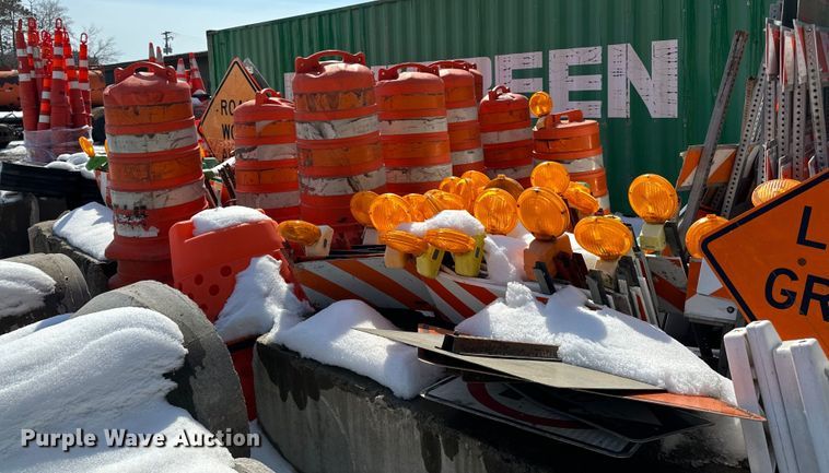 image for item DQ0675 Road safety equipment