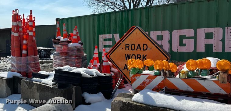 image for item DQ0675 Road safety equipment