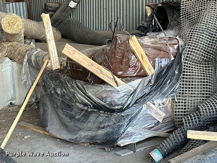 image for item DQ0681 Fencing materials