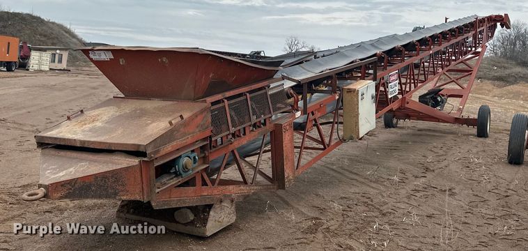 image for item DQ0692 Superior  30x80 radial stacking conveyor