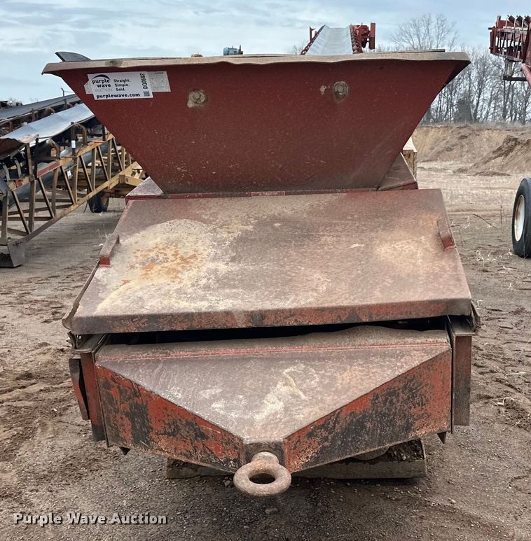 image for item DQ0692 Superior  30x80 radial stacking conveyor