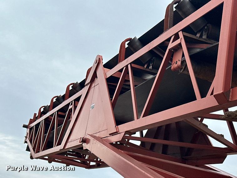 image for item DQ0692 Superior  30x80 radial stacking conveyor