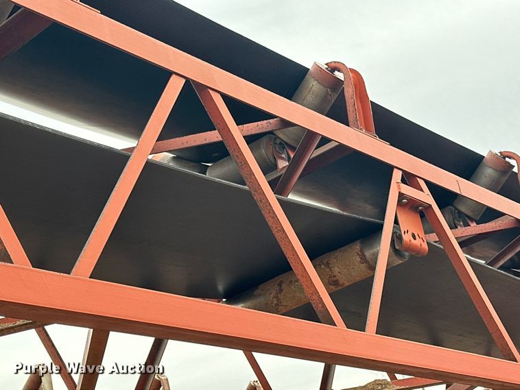 image for item DQ0692 Superior  30x80 radial stacking conveyor