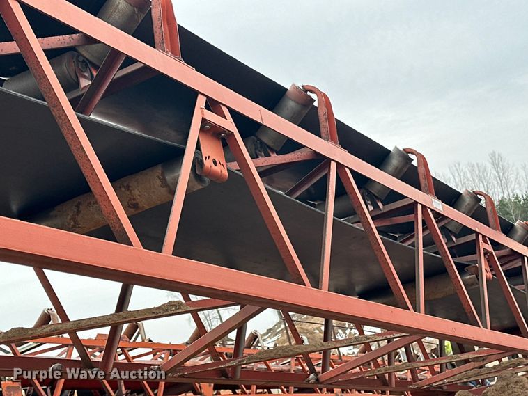 image for item DQ0692 Superior  30x80 radial stacking conveyor