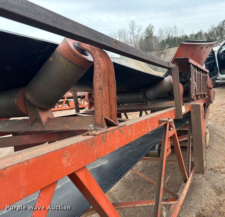 image for item DQ0692 Superior  30x80 radial stacking conveyor