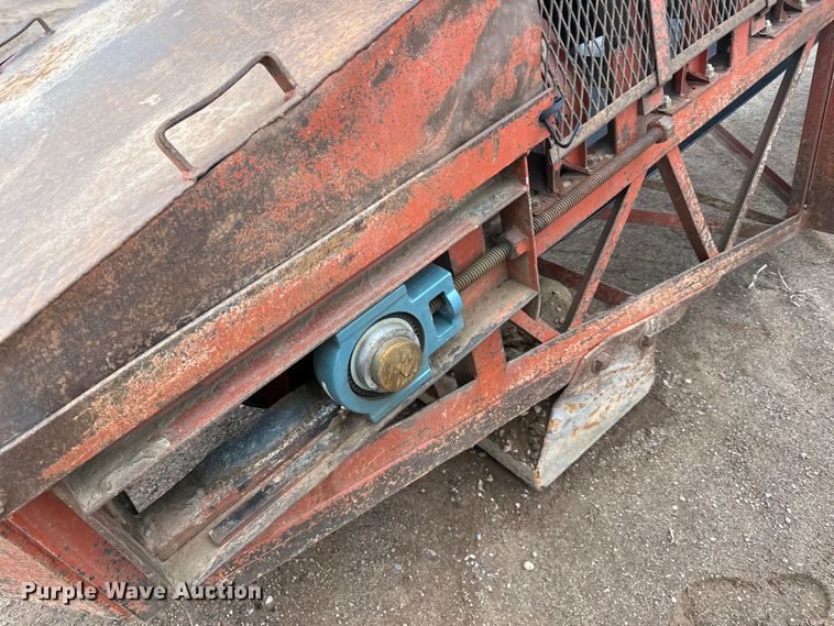 image for item DQ0692 Superior  30x80 radial stacking conveyor