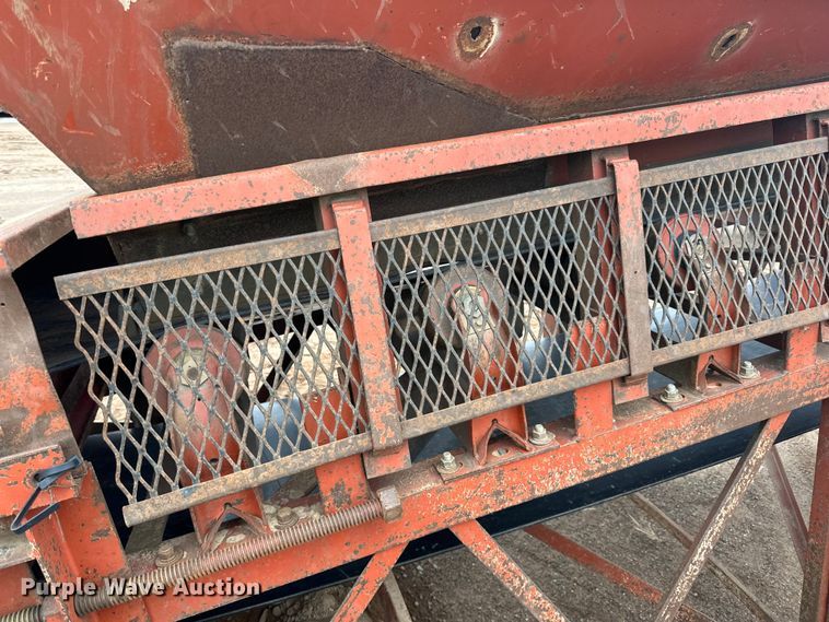 image for item DQ0692 Superior  30x80 radial stacking conveyor