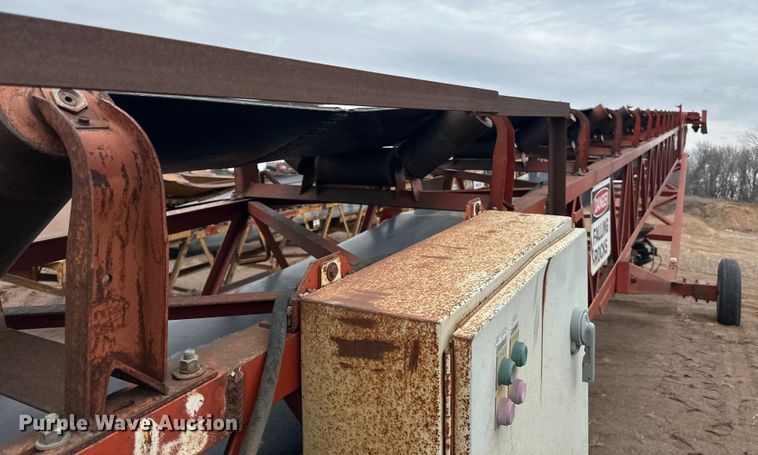 image for item DQ0692 Superior  30x80 radial stacking conveyor