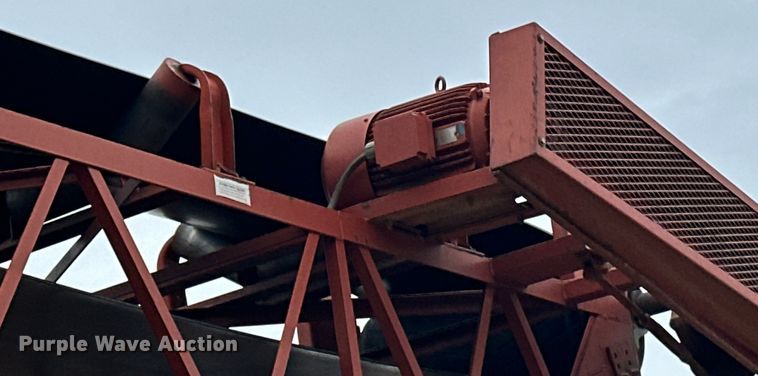 image for item DQ0692 Superior  30x80 radial stacking conveyor