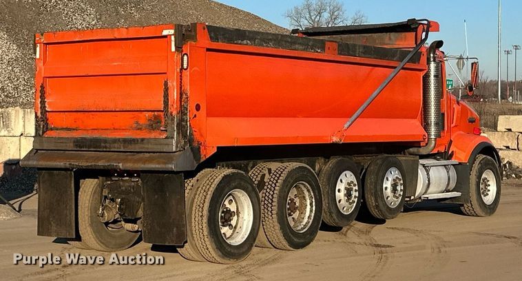 image for item DQ7414 2007 Kenworth  T800 dump truck