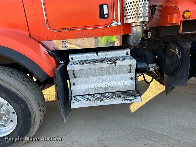 image for item DQ7414 2007 Kenworth  T800 dump truck