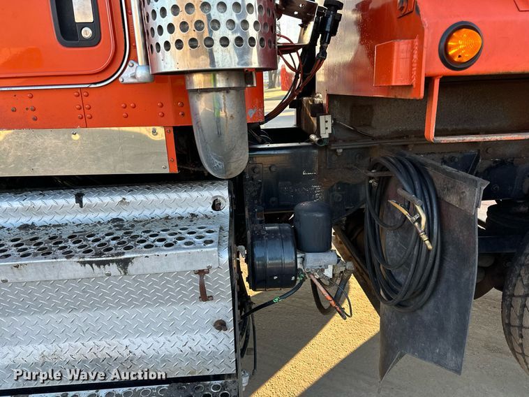 image for item DQ7414 2007 Kenworth  T800 dump truck