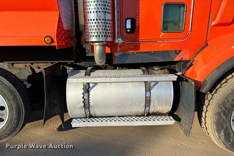 image for item DQ7414 2007 Kenworth  T800 dump truck