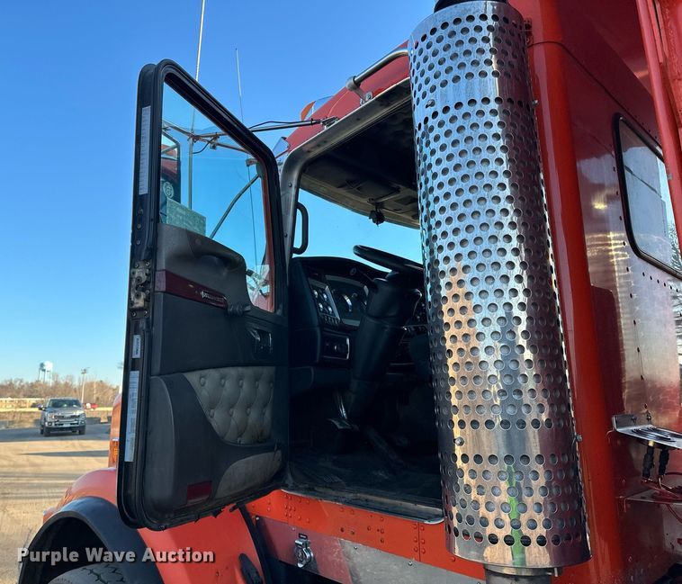 image for item DQ7414 2007 Kenworth  T800 dump truck