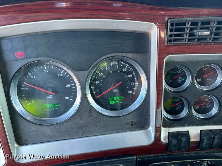 image for item DQ7414 2007 Kenworth  T800 dump truck