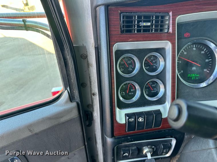 image for item DQ7414 2007 Kenworth  T800 dump truck