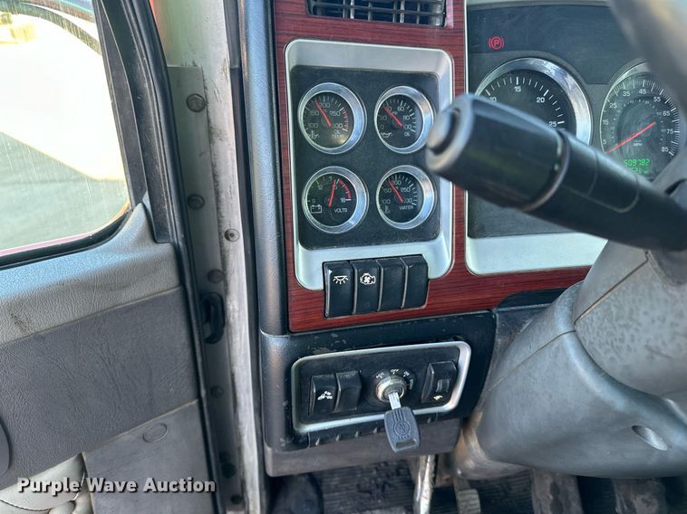 image for item DQ7414 2007 Kenworth  T800 dump truck