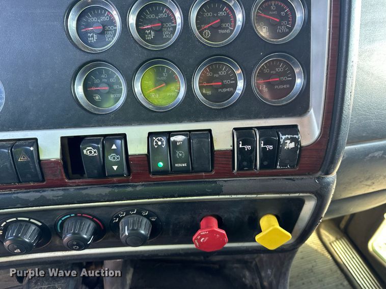 image for item DQ7414 2007 Kenworth  T800 dump truck