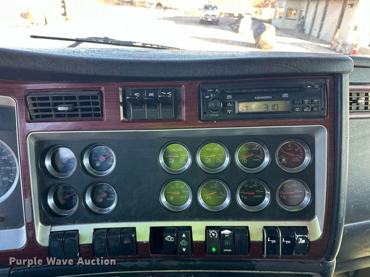 image for item DQ7414 2007 Kenworth  T800 dump truck