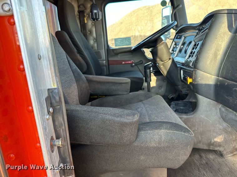 image for item DQ7414 2007 Kenworth  T800 dump truck