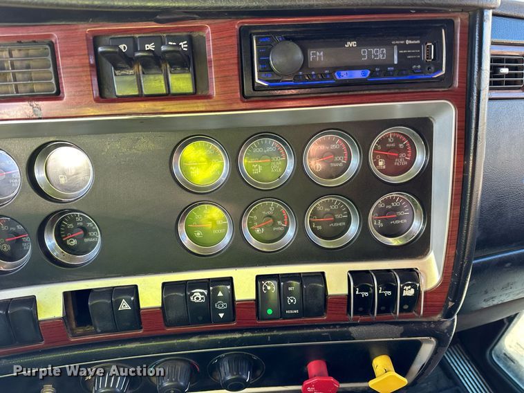 image for item DQ7415 2007 Kenworth  T800 dump truck